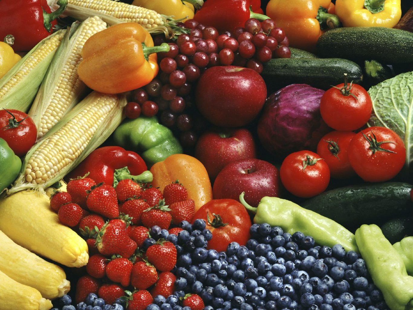Foto von buntem Gemüse und Obst